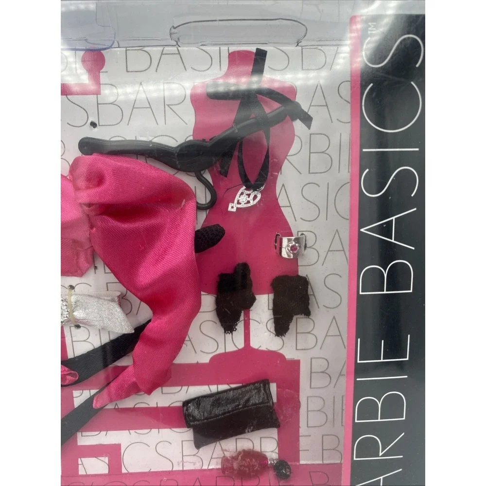 BARBIE BASICS  Accessory Pack- Look No. 01 Collection 001.5- T2359 NIB